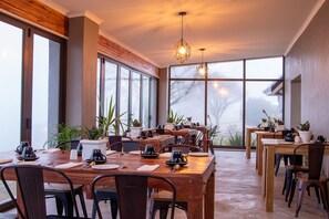 Bao gồm bữa sáng kiểu Anh hàng ngày 
