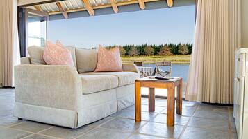 Honeymoon Suite | Living area | TV