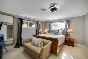 House, 4 Bedrooms | 4 bedrooms, free WiFi - Las Vegas - 5 Mins From The Strip 4 Bedroom Home by RedAwning (Las Vegas)