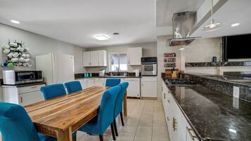 House, 4 Bedrooms | Private kitchen | Fridge, coffee/tea maker