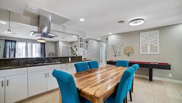 House, 4 Bedrooms | Dining