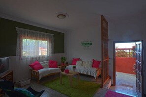 2 bedrooms, iron/ironing board, Internet, bed sheets