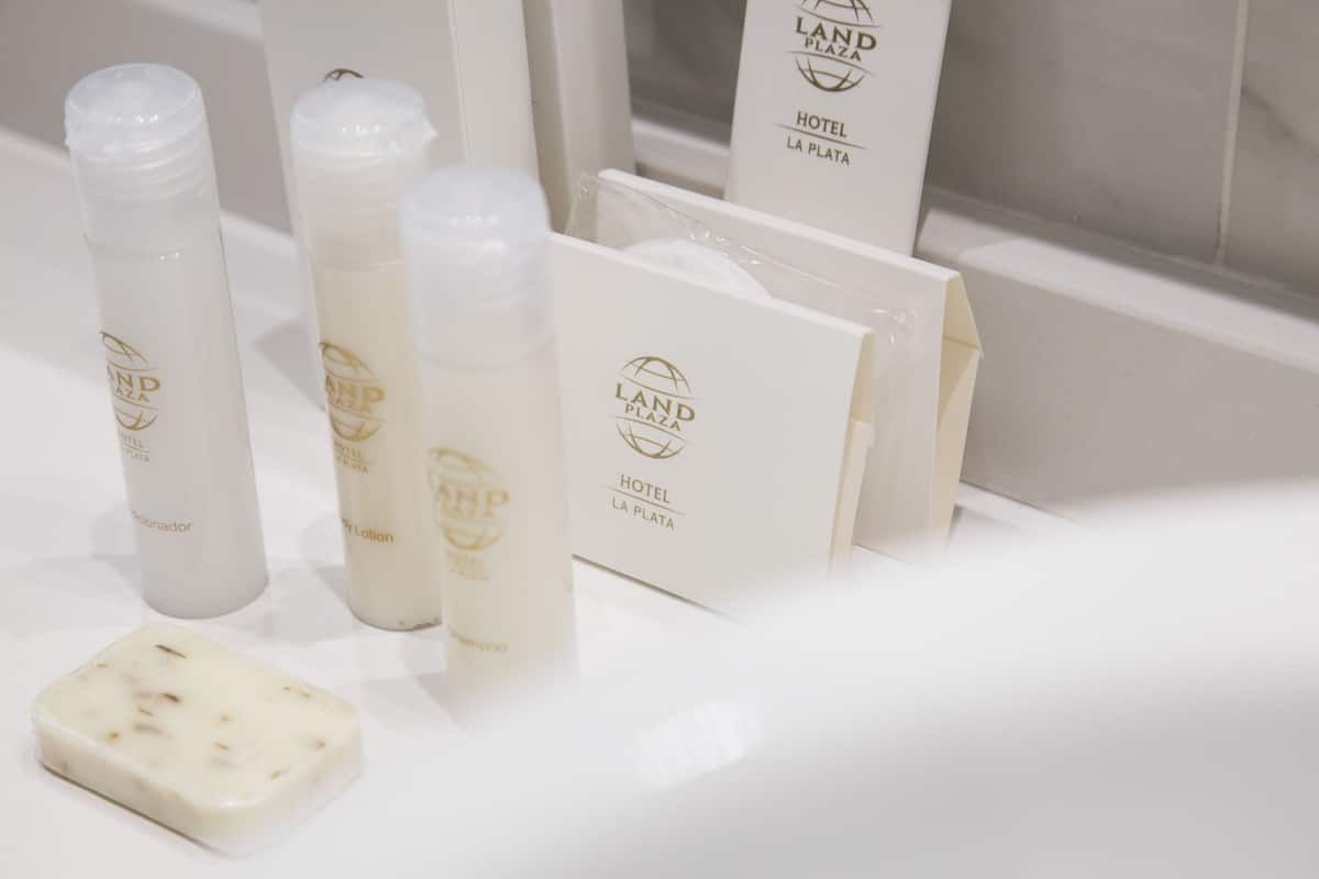 bathtub, deep-soaking bathtub, rainfall showerhead, hair dryer