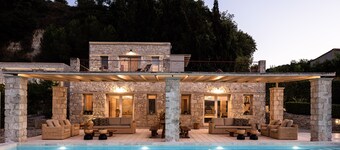 Villa Mantilari Wine Estate in Crete