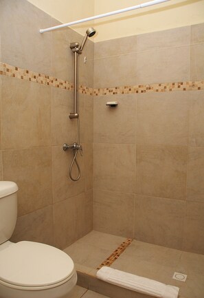 Shower - Nature Aruba Deluxe Apartments (Palm Beach)