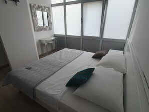 Cortinas blackout, sistema de insonorización y wifi gratis 