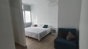 Kamar Double Standar | Tirai kedap cahaya, kedap suara, Wi-Fi gratis, dan seprai linen