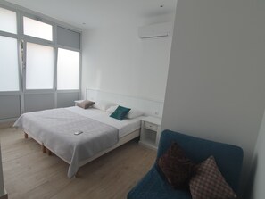Cortinas blackout, sistema de insonorización y wifi gratis 