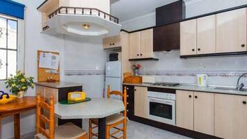 冰箱、微波炉、烤箱