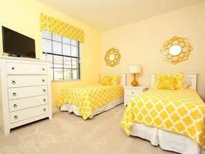 4 bedrooms, desk, travel cot, free WiFi