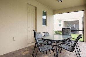 Outdoor dining - 8BR 8BA Pool Home Near Disney In Gated (Davenport)
