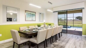 House | In-room dining - 9BR 5BAroom Pool Home in Champions Gate (Davenport)