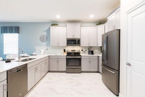 House | Private kitchen | Fridge, microwave, oven, stovetop