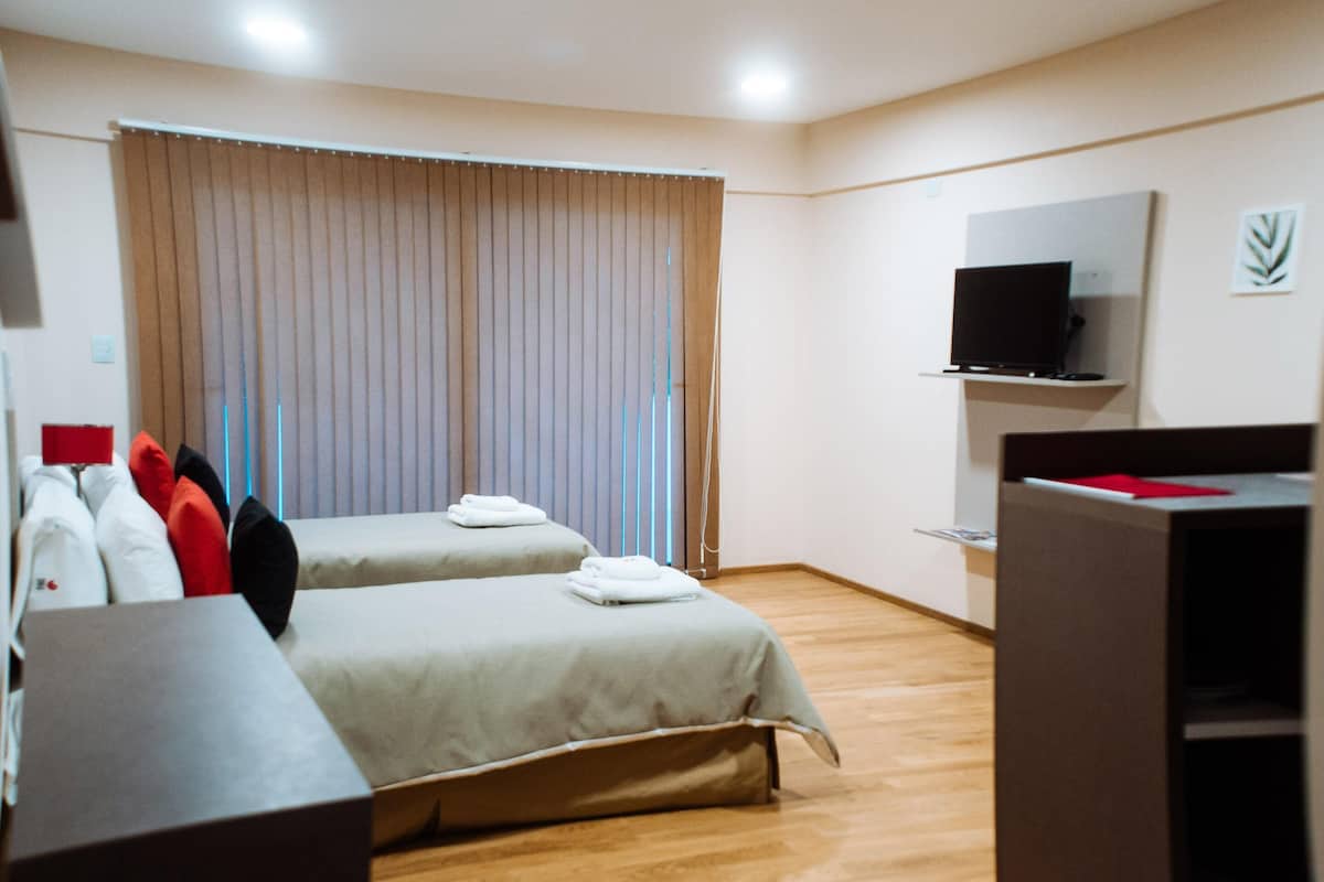 1 bedroom, premium bedding, down comforters, pillowtop beds