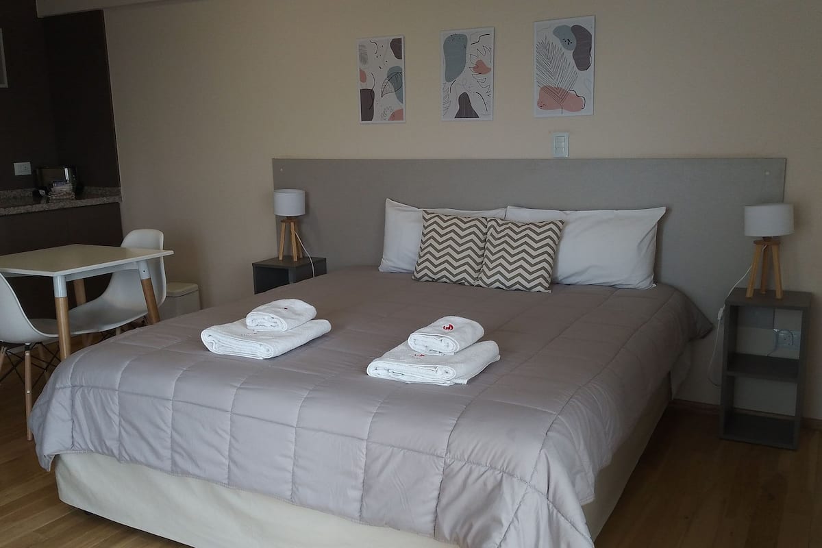 1 bedroom, premium bedding, down comforters, pillowtop beds