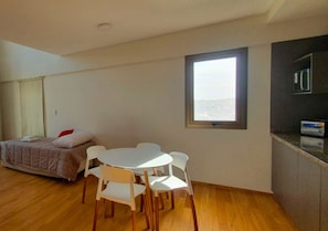 Premium bedding, down comforters, pillowtop beds, individually decorated - Apart Hotel Quijote by DOT Suites (Luján de Cuyo)