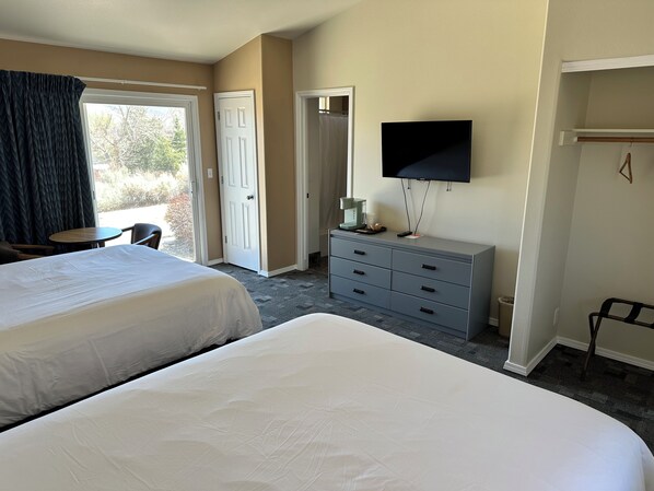 Standard Room, 2 Queen Beds, Mountain View | Hypo-allergenic bedding, blackout drapes, soundproofing, rollaway beds - Meadowcliff lodge (Coleville)