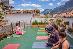Yoga - Botanico Hostel (Bogotá)
