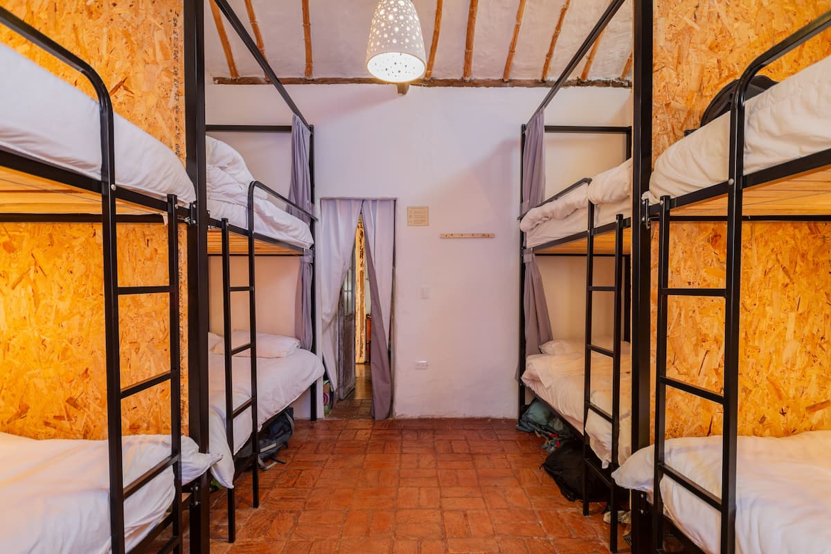 Shared Dormitory, Mixed Dorm, 8 Beds | خزنة داخل الغرفة وواي فاي مجانًا