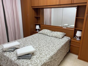 3 slaapkamers, een strijkplank/strijkijzer, beddengoed