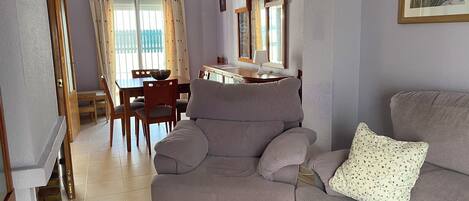 Télévision, cheminée