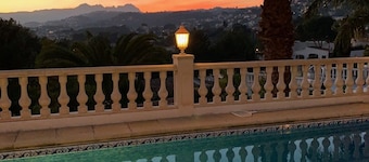 Family friendly Villa in Moraira with lovely outdoor terrace and pool