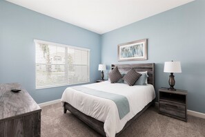 House | 4 bedrooms, desk, free WiFi