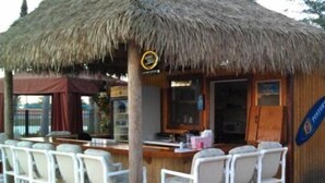 House | Bar tepi kolam renang