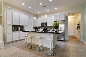 House | Private kitchen | Stovetop, dishwasher