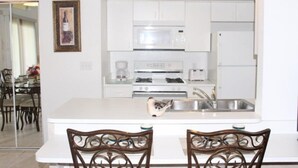 Private kitchen - 2BR 2BA Townhome in Mango Key (Kissimmee)