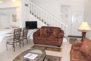 House | Living area | TV, DVD player - 2BR 2BA Townhome in Mango Key (Kissimmee)