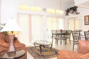 TV, DVD player - 2BR 2BA Townhome in Mango Key (Kissimmee)