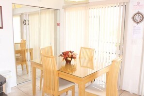 House | In-room dining