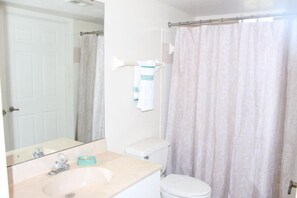 House | Bathroom | Hair dryer, towels