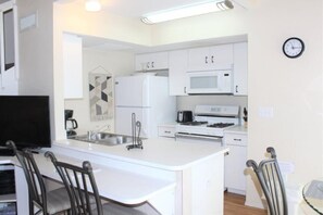 Private kitchen - 2BR 2BA Townhome at Mango Key (Kissimmee)