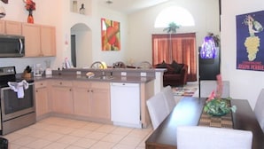 House | Private kitchen - 4BR 3BA Pool Home in Rolling Hills (Kissimmee)