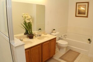 Casa | Baño | Secadora de cabello y toallas