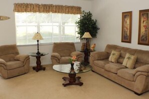 House | Living area | Flat-screen TV, DVD player - 4BR 3BAroom Pool Villa in Legacy Park (Davenport)