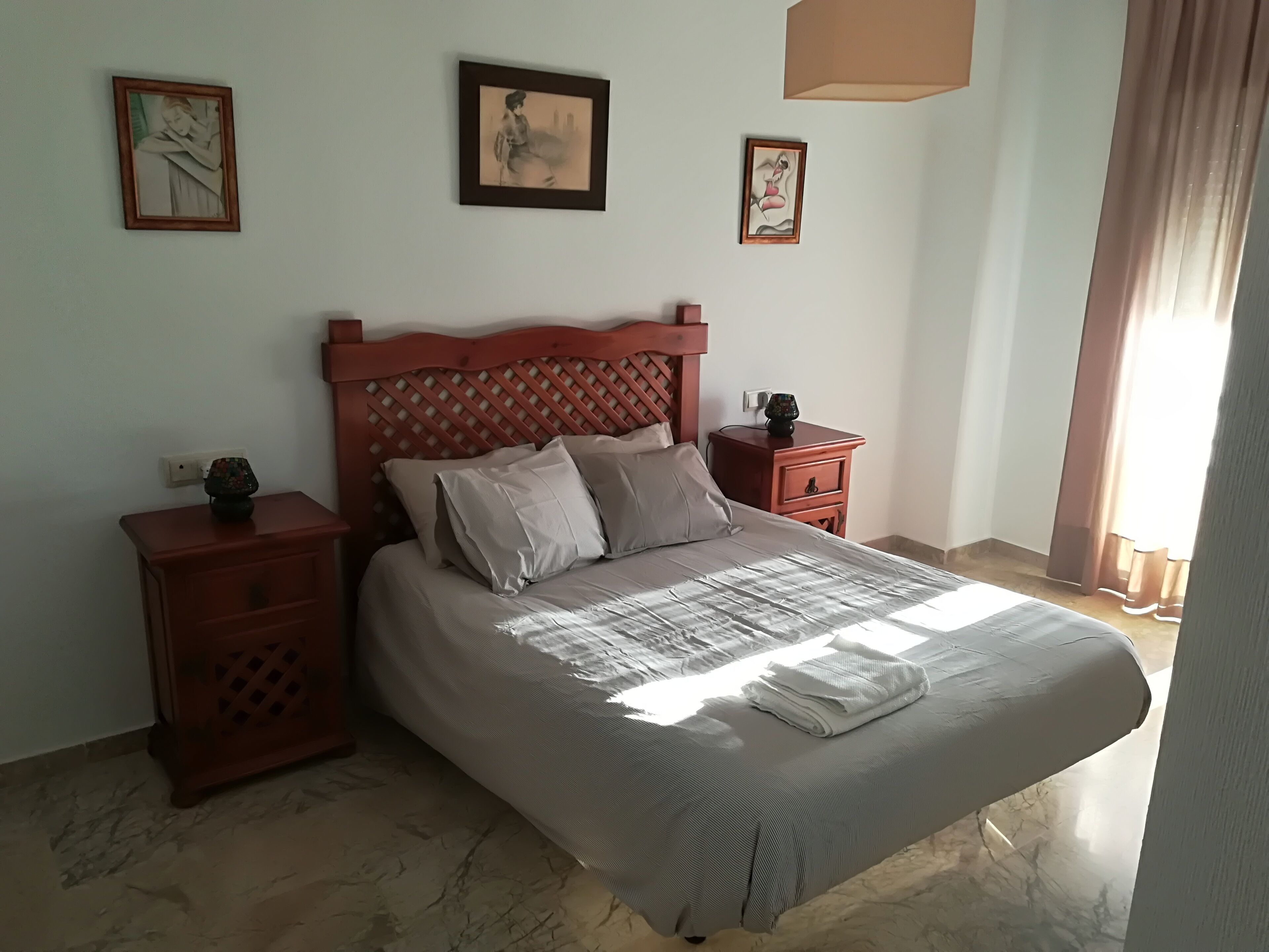 2 dormitorios, tabla de planchar con plancha, wifi gratis y ropa de cama