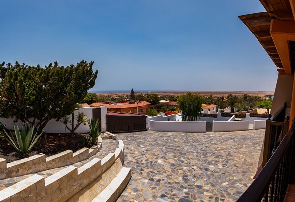 Property grounds - Luxury villa in Fuerteventura ( Villa Cavadero )  (La Oliva)