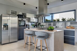 Fridge, microwave, oven, stovetop - Villa Ula in Sikici, Croatia (Sikici)