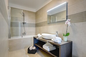 Bathtub, hair dryer, towels