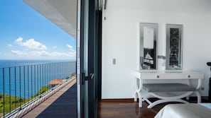 4 habitaciones, tabla de planchar con plancha y cuna de viaje 