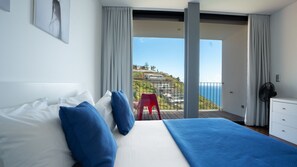 4 dormitoris, planxa i posts de planxar i un bressol de viatge 