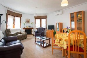 Televisión, chimenea