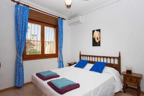 3 Schlafzimmer, Schreibtisch, Bügeleisen/Bügelbrett, WLAN
