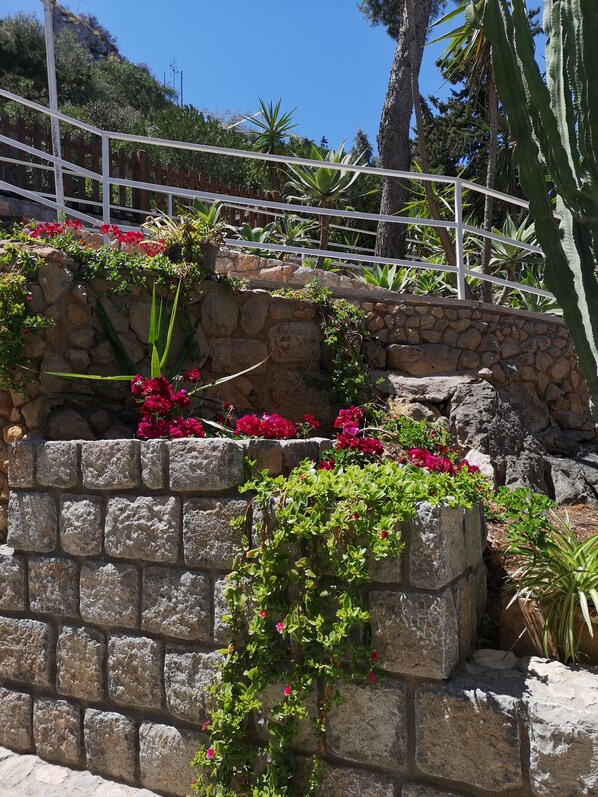 Exterior detail - Villa Aurora Mondello Addaura ~ Mondello apartment (Mondello - Addaura, Palermo)