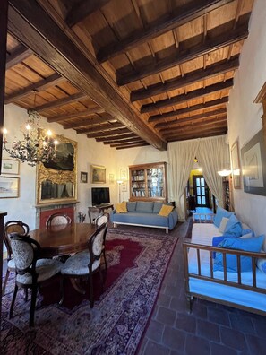 Smart TV, books - Garibaldi Suite - Turin's downtown - Turin center (Torino)