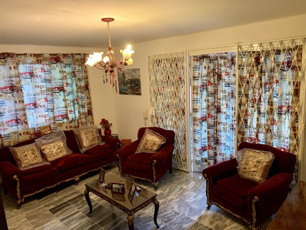 Family Apartment, City View | Living room | Plasma TV