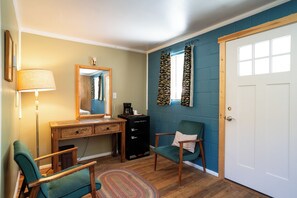 Hytte, elveutsikt | Oppholdsområde | Bøker